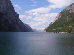 water, bergen, rotsachtige landschap Noorwegen