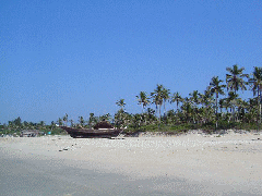 strand met bootje Goa