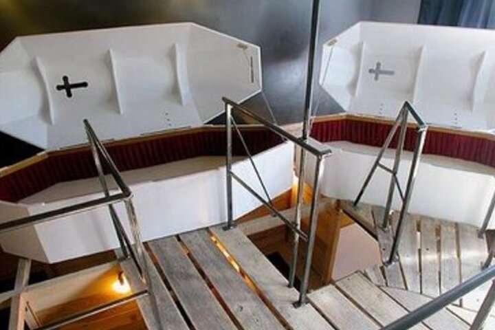 Propeller Island City Lodge