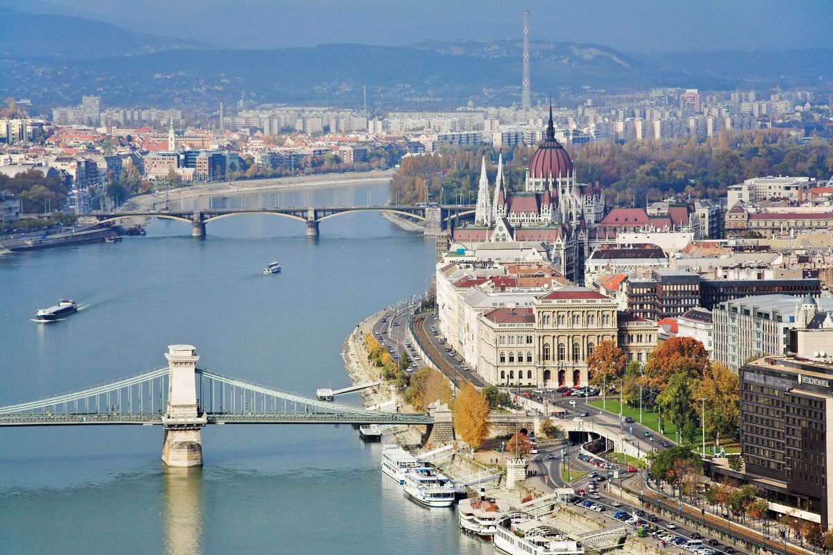 Bruggen over de Donau in hoofdstad Hongarije
