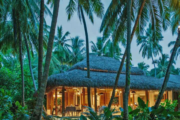 Kuramathi Island Resort restaurant