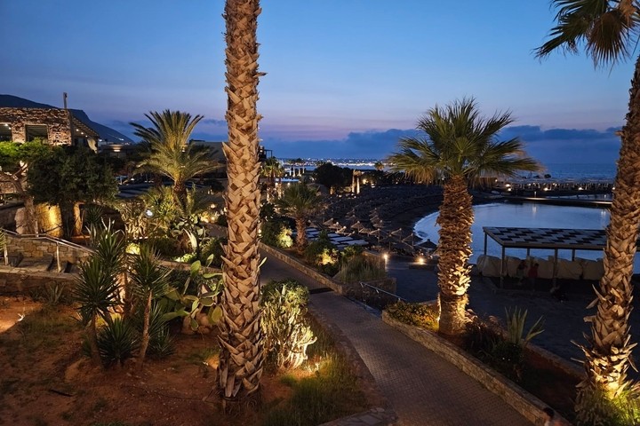 Nana Golden Beach in de avond