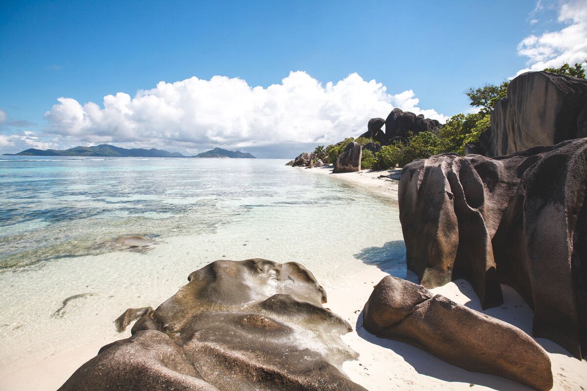 Tropisch strand op La Digue