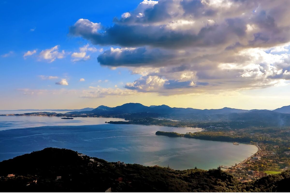 Avondpanorama vanaf de Pantokrator