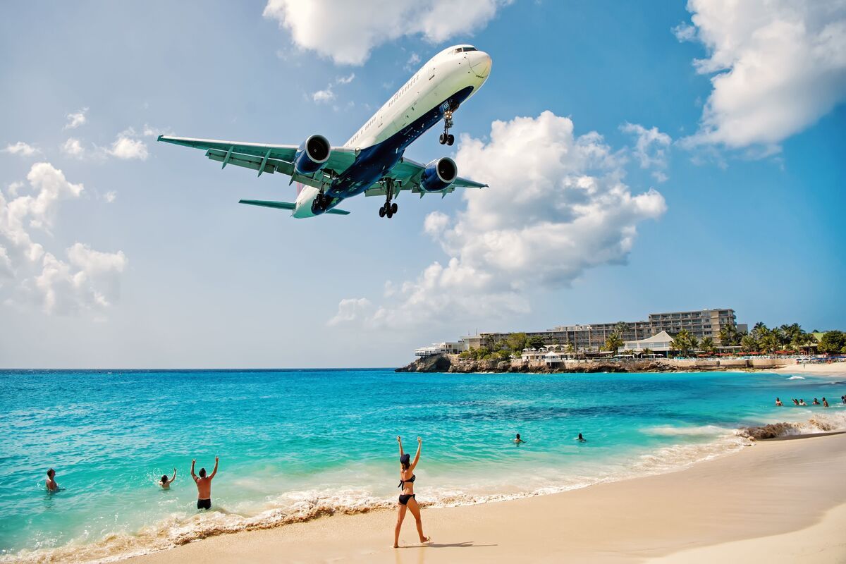 Landing vliegtuig bij Maho Beach op Sint Maarten