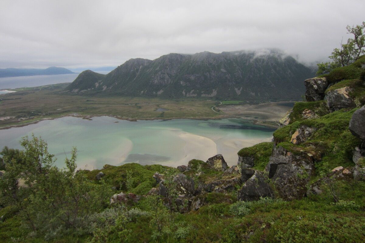 Landschap van Noorwegen met een groen/blauw meer