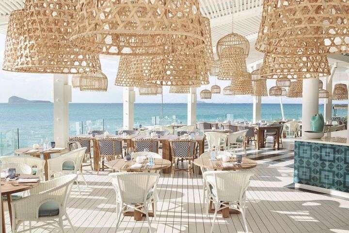 De gezellige poolbar