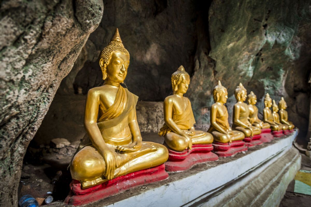 Boeddhabeelden in Pak Ou Caves