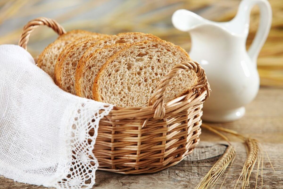 Dit mandje brood wordt in Italië samen met de servicekosten verwerkt in de fooi