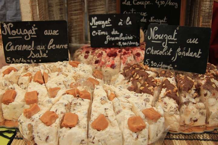 Traditionele nougat in allerlei smaken, Montélimar