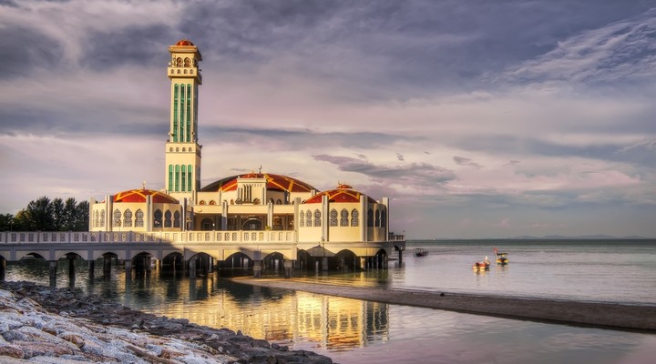 De drijvende moskee van Tanjung Bungah, Penang