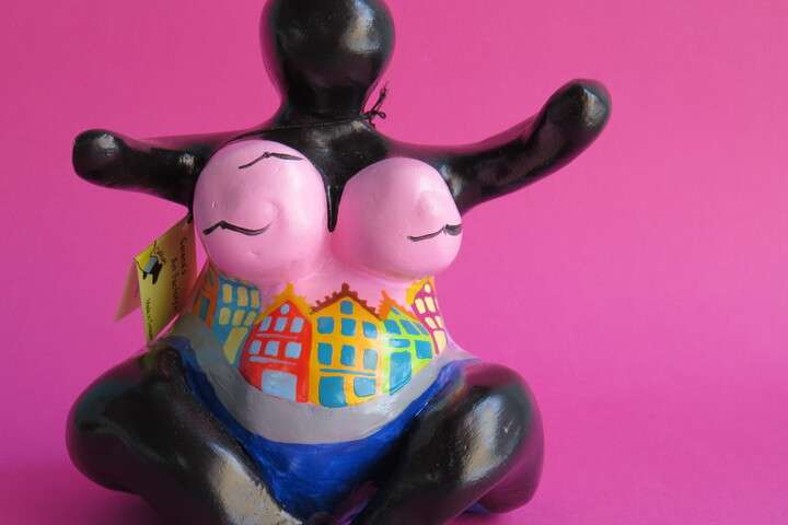 Chichi beeldje met Willemstad erop geschilderd