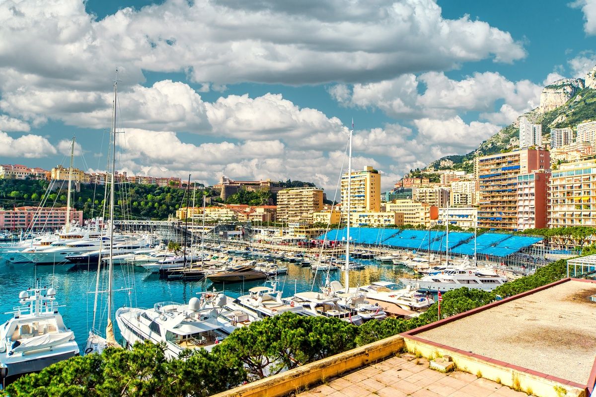 Monaco's haven met luxe dure jachten