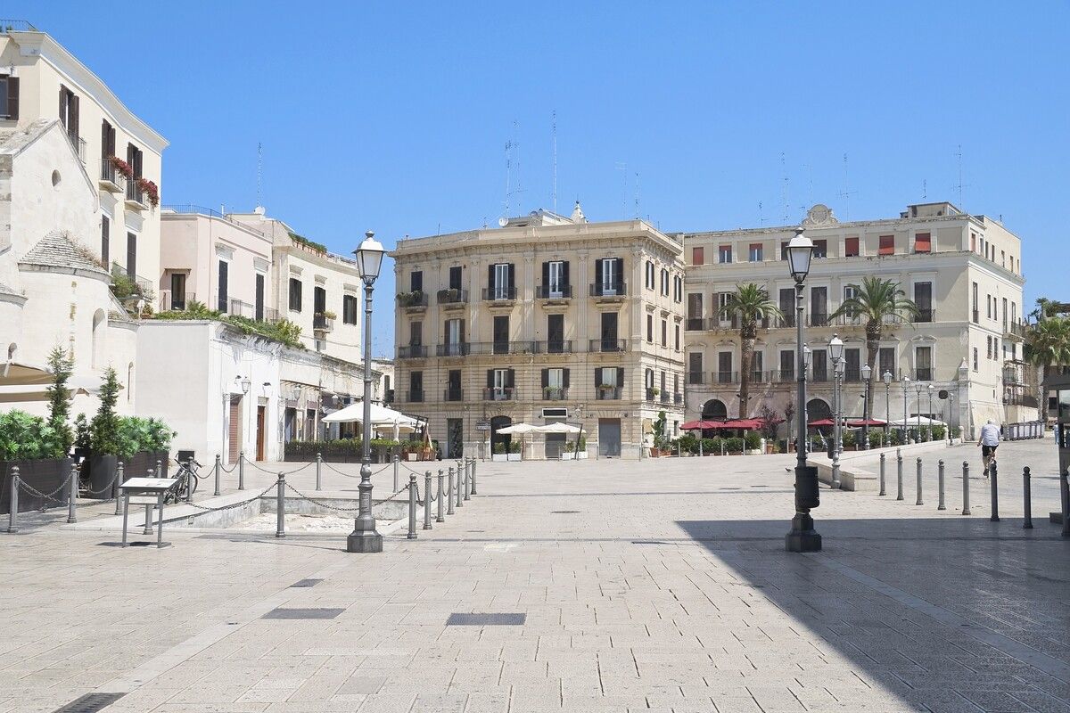 Ferrarese Square, Bari, Itali�