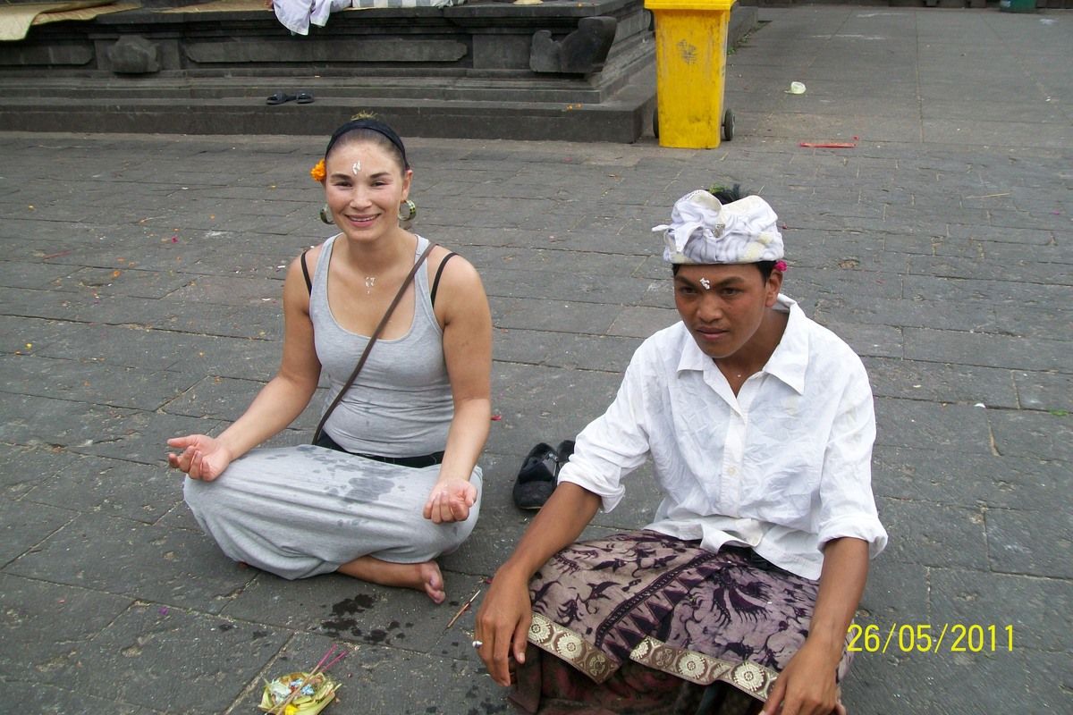 samen met een lokale marktman