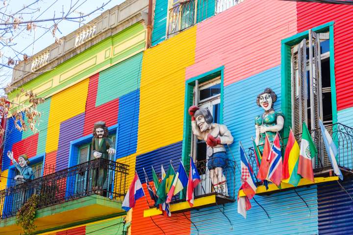 Kleurrijke gebouwen in wijk La Boca