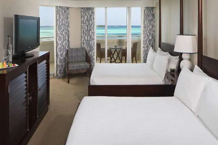 Two Bedroom Oceanfront Suite van 'Two Bedroom Oceanfront Suite'