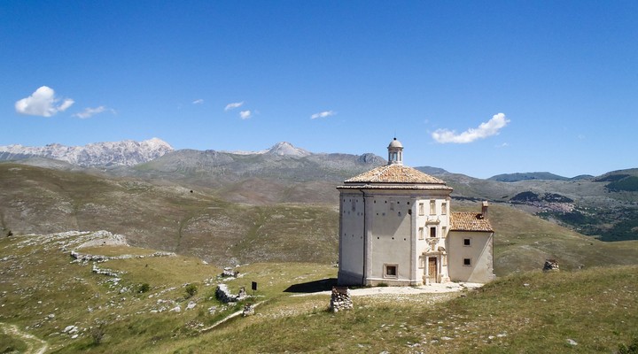 Het park van Rocca Calascio, Abruzzo, Itali