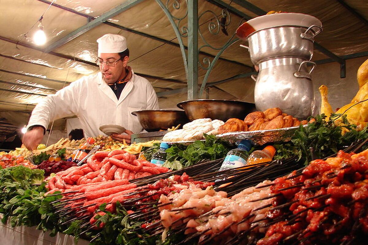 Marokkaanse marktkraam met vlees