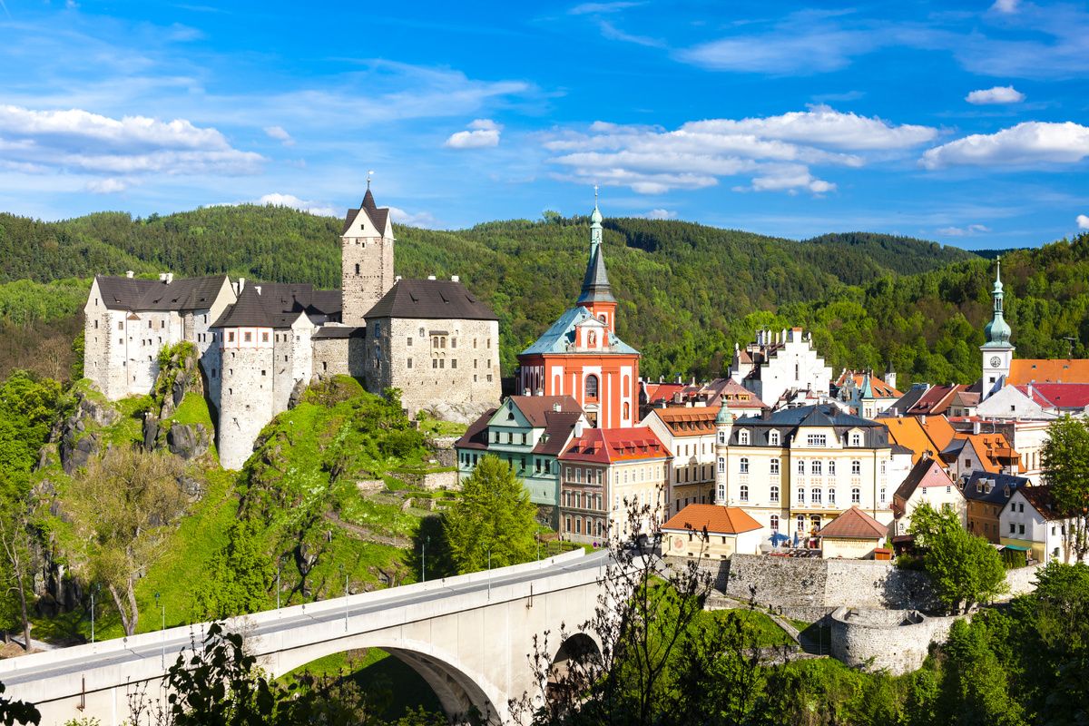 Het middeleeuwse plaatsje Loket met het kasteel