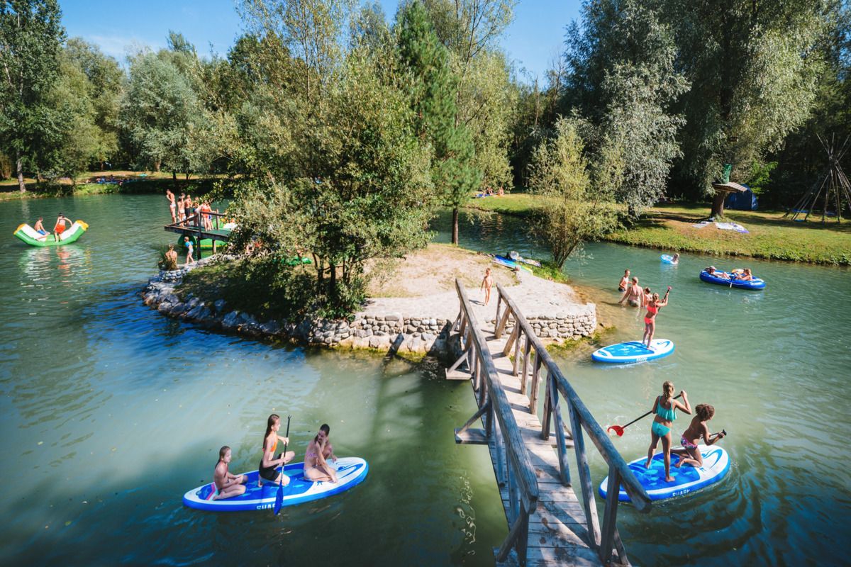 Het zwemmeertje op camping Menina voor uren waterplezier