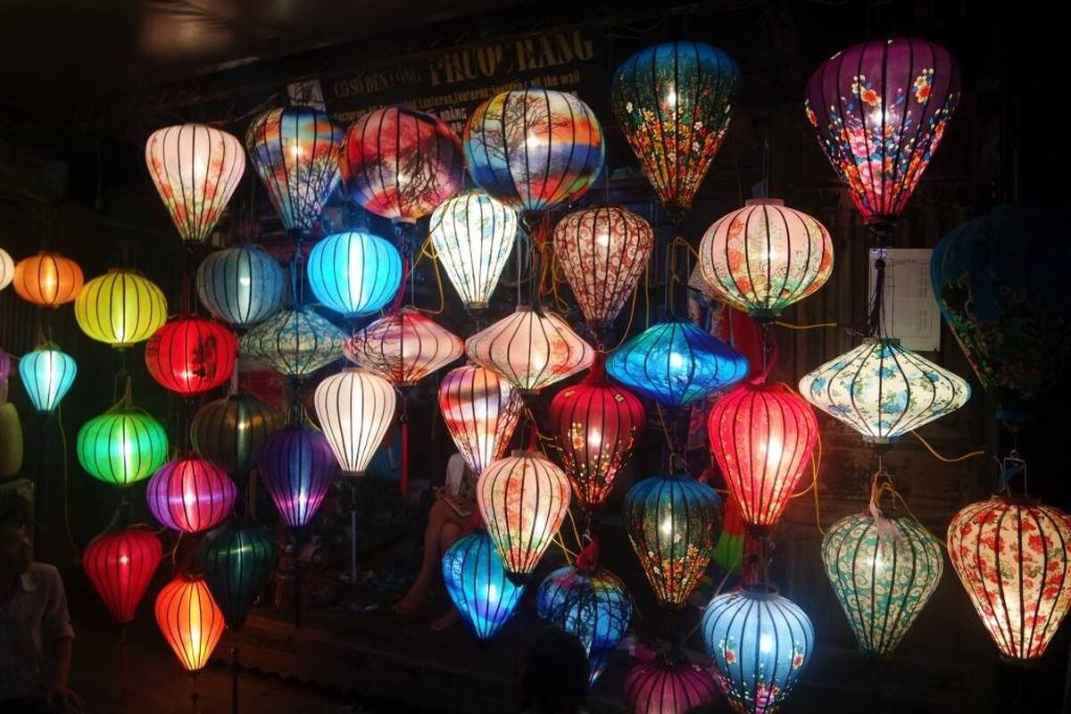 Lantaarns op de markt in Hoi An