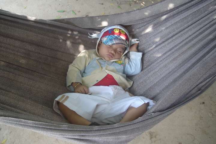 Een slapende baby in Vietnam