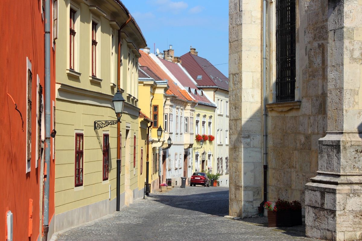 Straatje oude stad Gyor, Hongarije