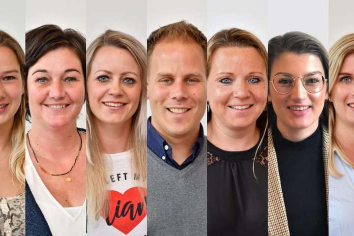 De medewerkers van het reisbureau