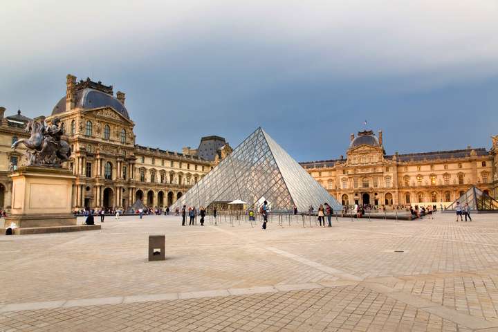 Het Louvre in Parijs