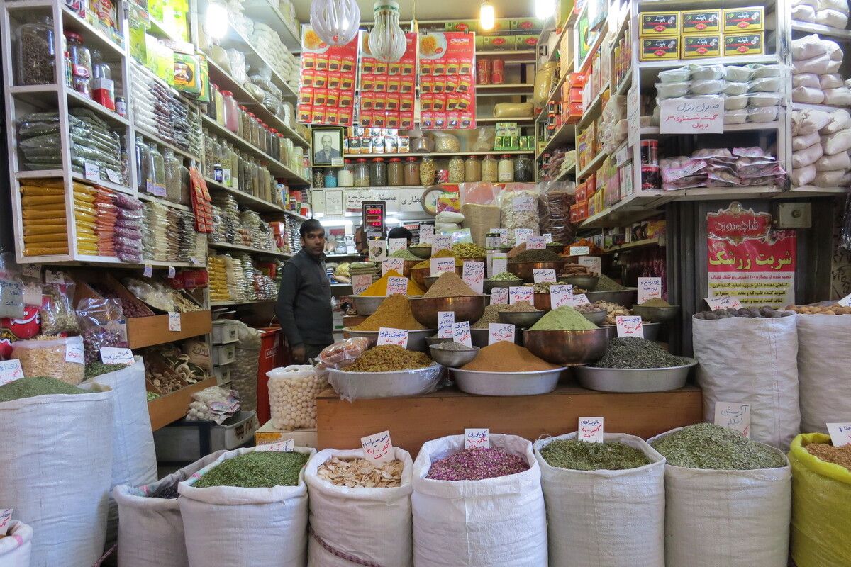 Heel veel specerijen op de bazaar