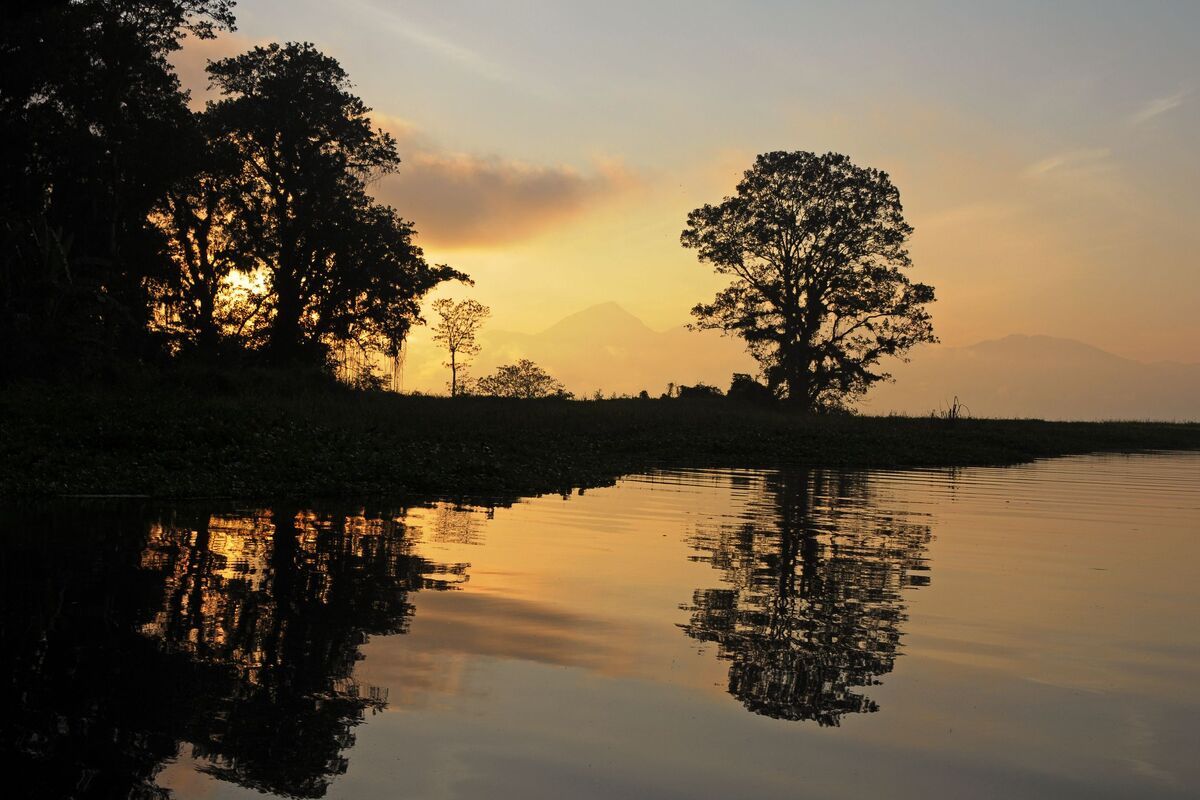 Zonsondergang over het meer Yojoa