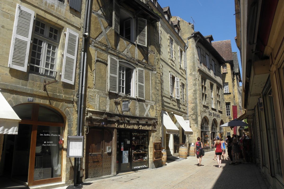 In Sarlat-le-Can&eacute;da kun je heerlijk slenteren en mooie architectuur bewonderen