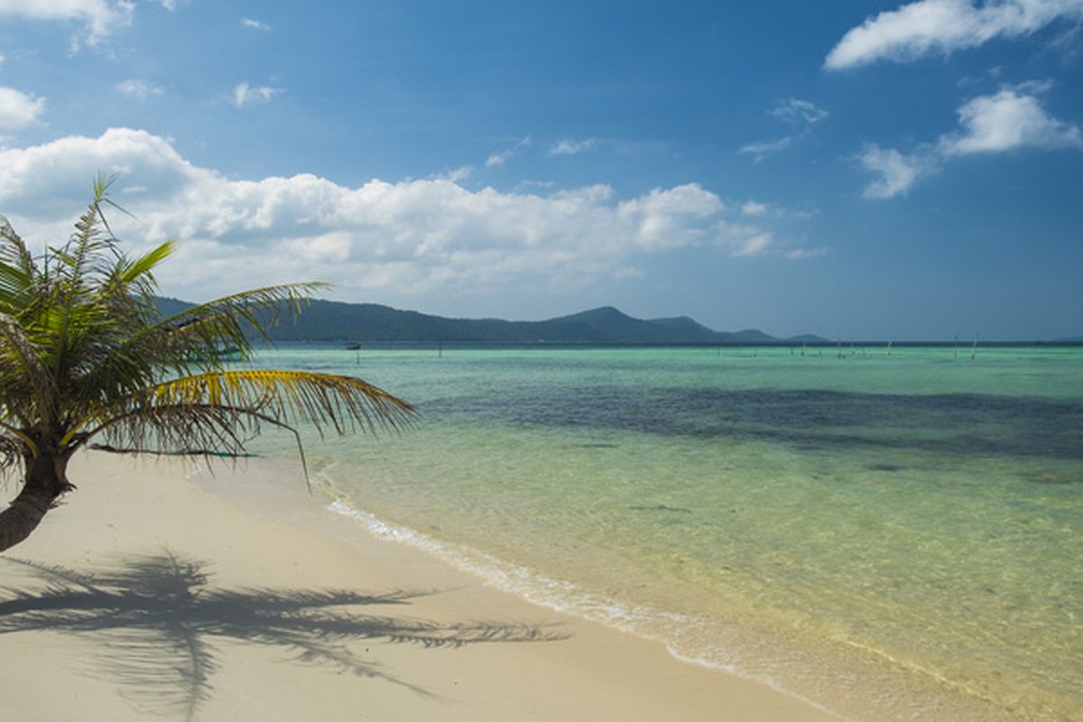 Een tropisch strand op het eiland Phu Quoc