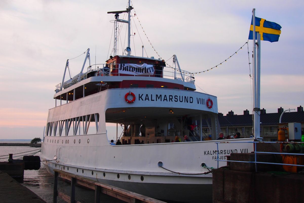 Oude veerboot in de haven van F&auml;rjestaden