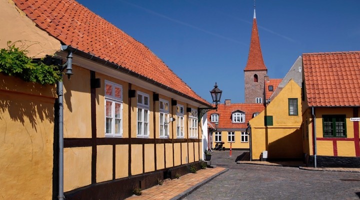 Historisch centrum, gekleurde huisjes Ronne