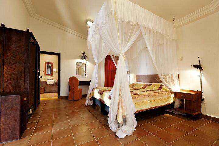 Manor Suite van 'Manor Suite'