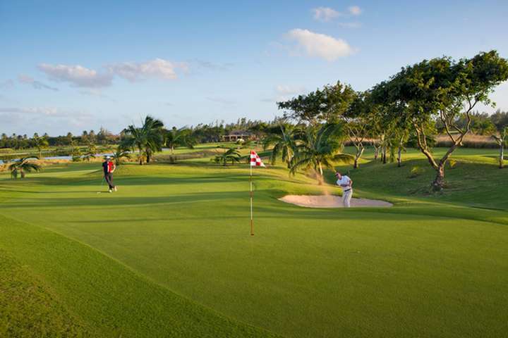 Twee golfbanen: Le Chateau Golf Course en La Reserve Golf Links