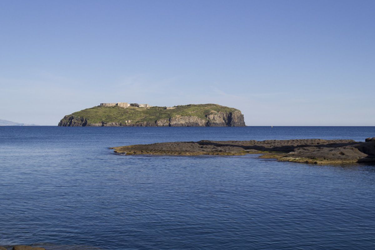 Uitzicht op Santo Stefano vanaf Ventotene