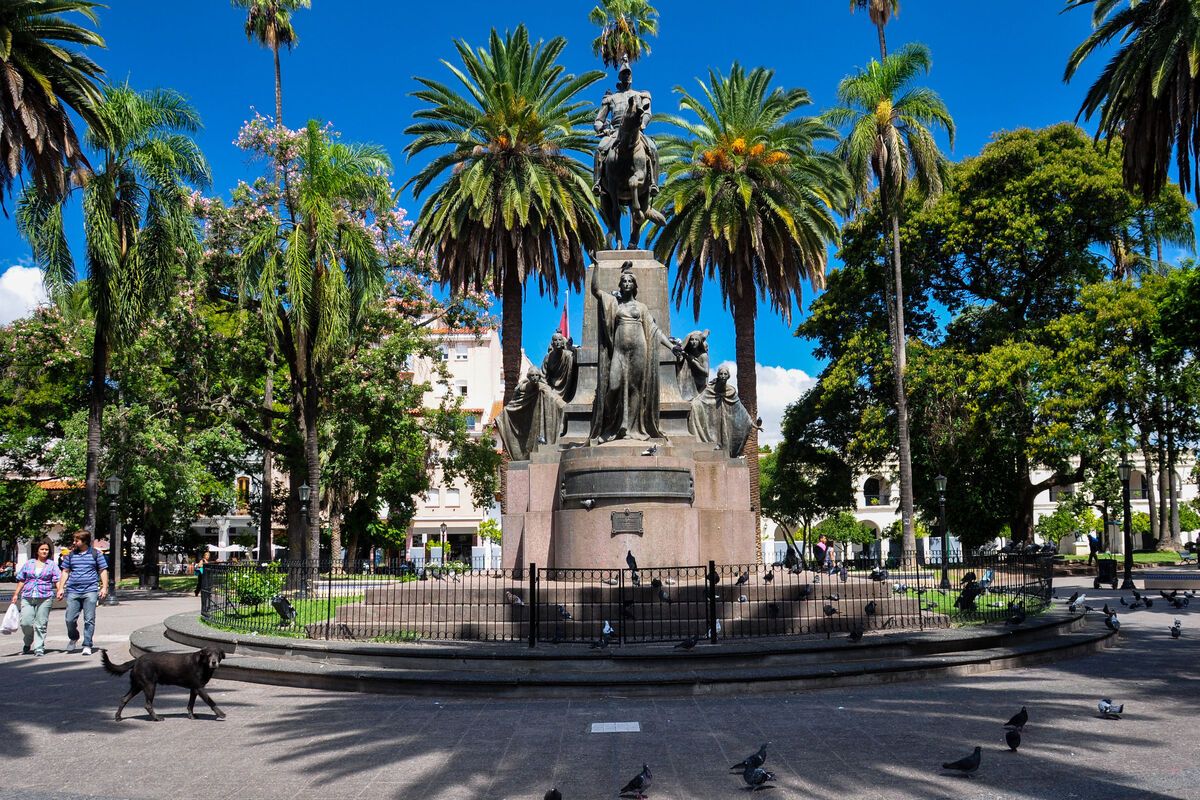 Standbeeld in de stad Salta
