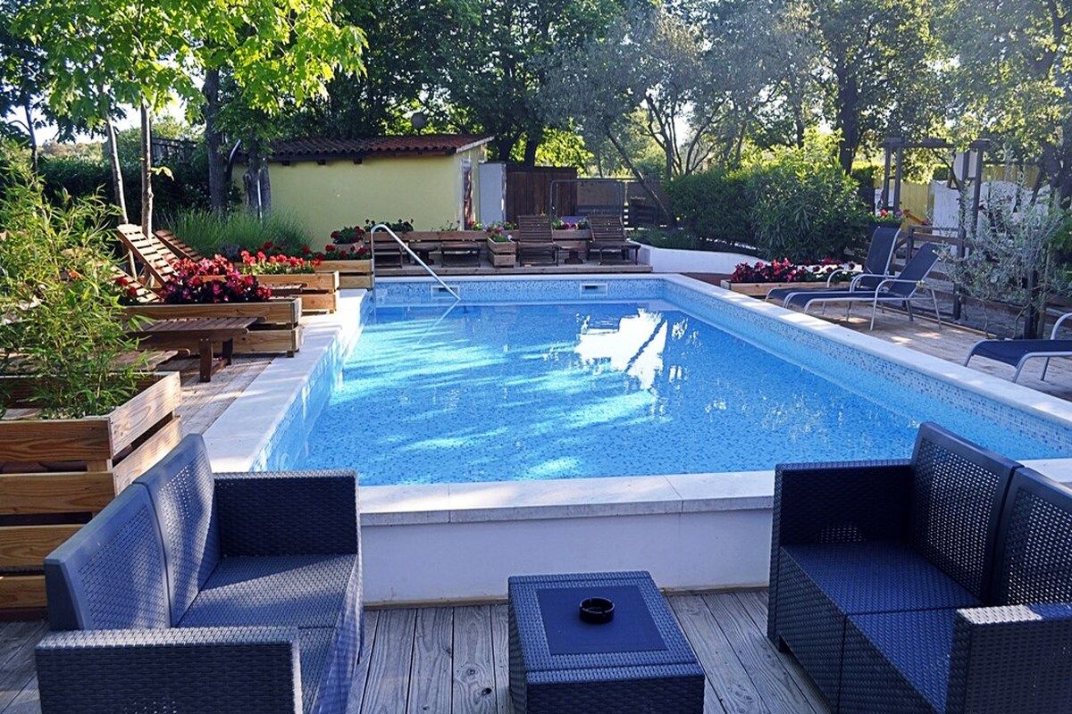 Het zwembad van camping Ulika