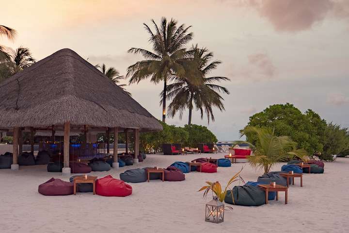 Kuramathi Island Resort bar