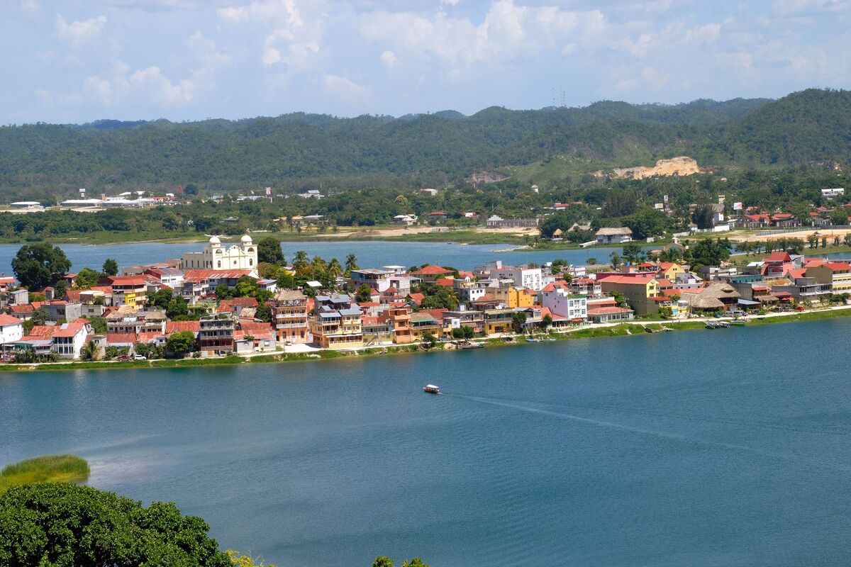 Flores, stadje in het noorden van Guatemala