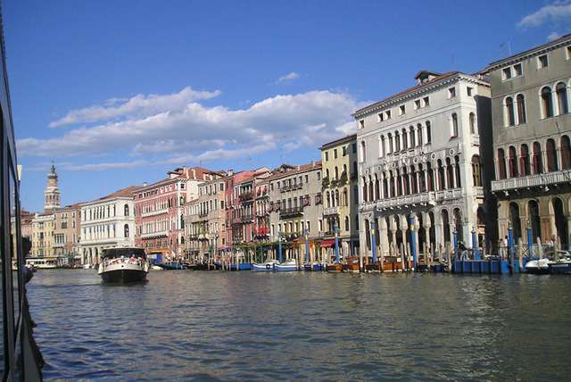 De reis naar romantisch Veneti