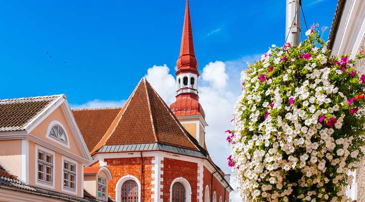 Kerkje in Estland, Reizen in Estland