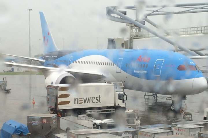 Dreamliner in het regenachtige Nederland