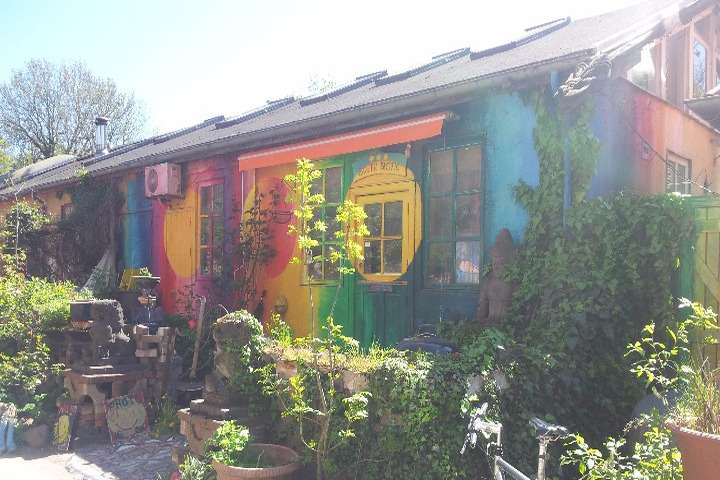 Hippieachtig en kleurrijk huisje in Christiania