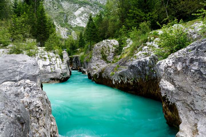 De Soca rivier in Slovenië
