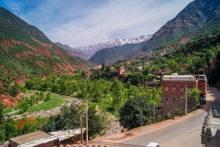 Uitzich vanuit berberdorpje in de Ourika vallei, Marokko