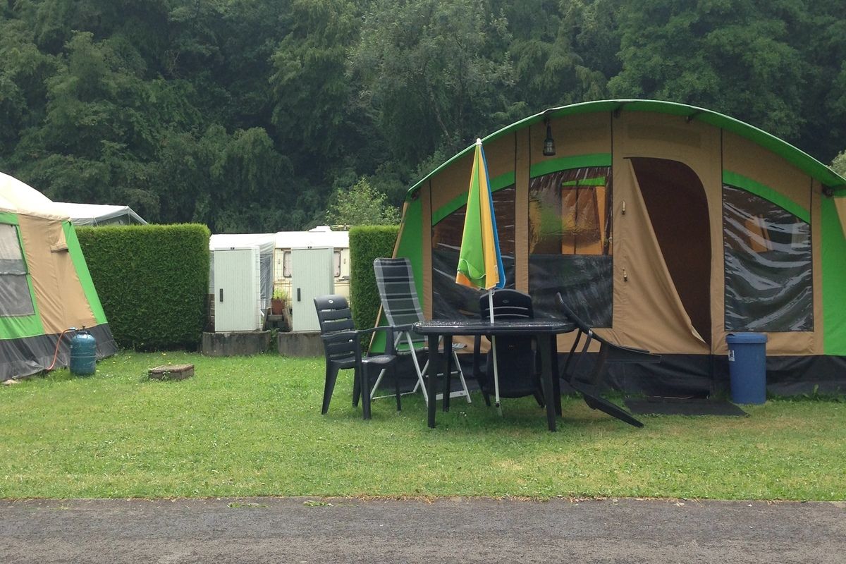De tent op de camping